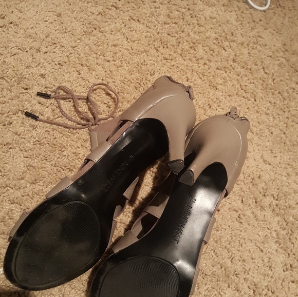 Heels - Picture 2 of 3